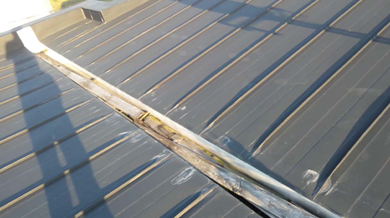 屋根材の色褪せ