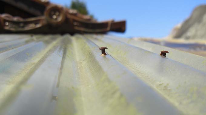棟板金の浮き、釘抜け